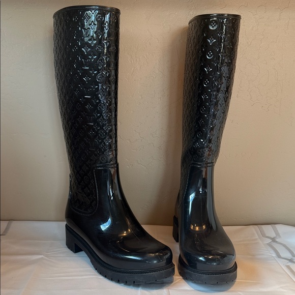 Louis Vuitton Monogram Embossed Rubber Rain Boots – Black - Picture 1 of 5